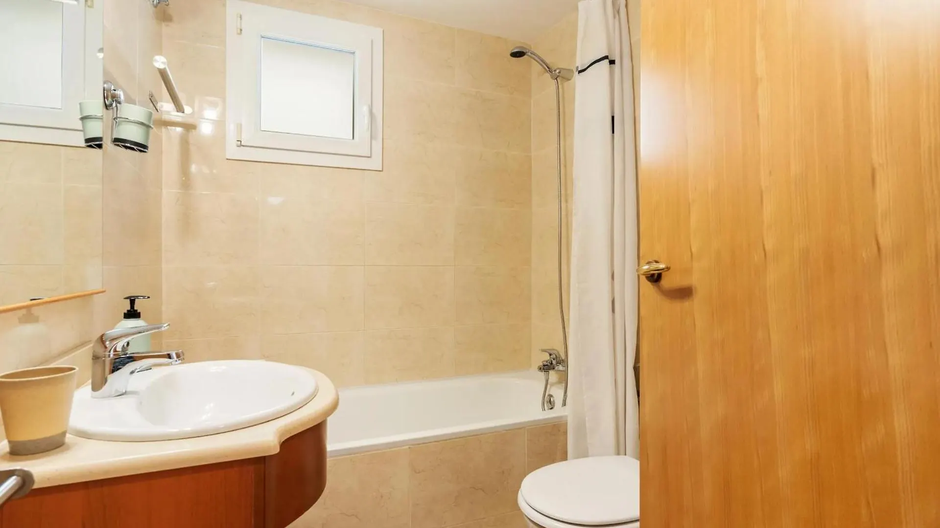 Appartement Roses - 6 Pers, 67 M2, 3/2 - Es-228-202 0*,  Espagne
